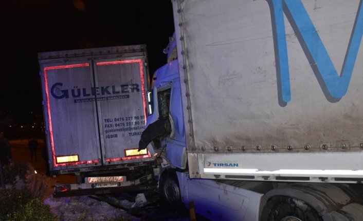 Giresun'da Karadeniz Sahil Yolu'nda zincirleme trafik kazası ulaşımı aksattı