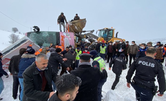 Giresun'da yolcu otobüsünün devrildiği kazada 9 kişi yaralandı