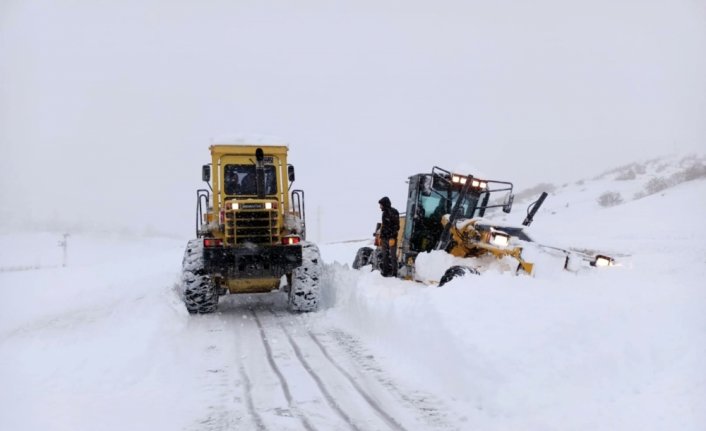 Karadeniz'deki 4 ilde kar nedeniyle 619 köye ulaşım sağlanamıyor