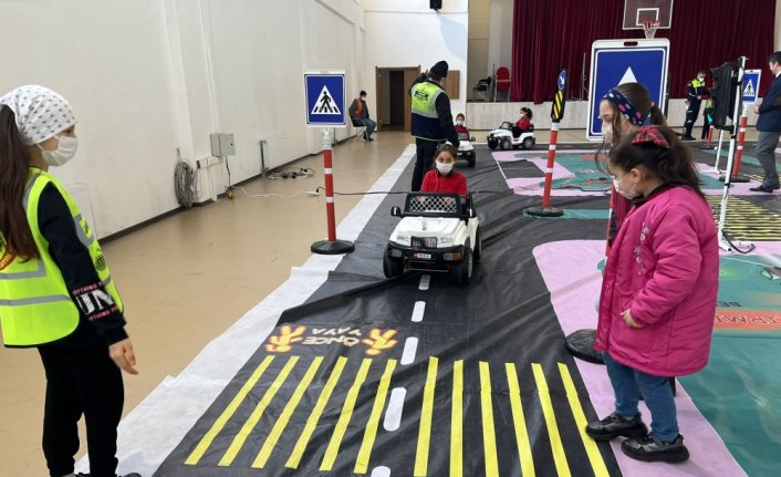 Samsun'da jandarma trafik timleri öğrencilere eğitim verdi