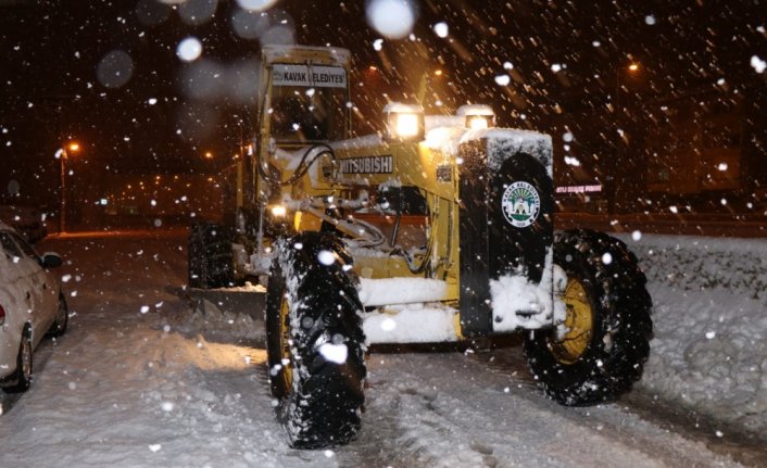 Samsun'da kar yağışı ulaşımı olumsuz etkiliyor