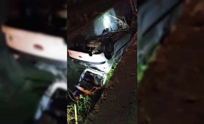 Samsun’da sulama kanalına devrilen otomobildeki 4 kişi yaralandı