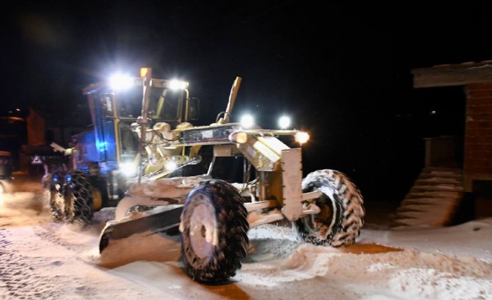 Terme Belediyesi karla mücadele çalışmalarını sürdürüyor