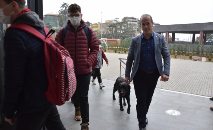 Trabzon'da okul müdürü, sahiplendiği 