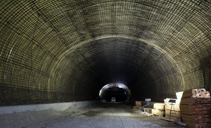 Ulaştırma ve Altyapı Bakanı Karaismailoğlu, Trabzon'da incelemelerde bulundu