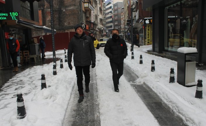 Zonguldak Belediyesinin karla mücadelesi sürüyor