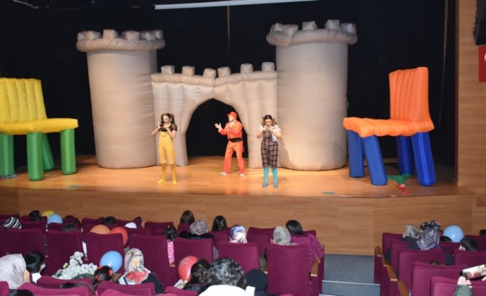 Boyabat'ta Çocuk Tiyatro Festivali başladı