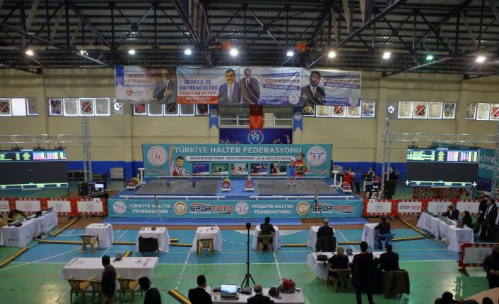Büyükler Ferdi Türkiye Halter Şampiyonası Çorum'da başladı