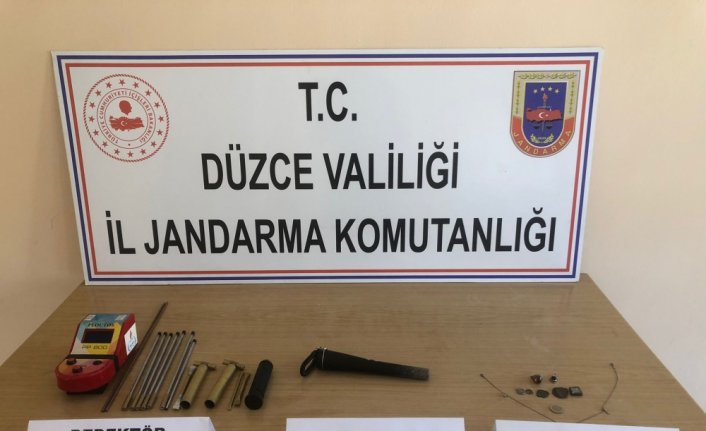 Düzce'de define kazısı yaptıkları iddiasıyla 10 kişi yakalandı