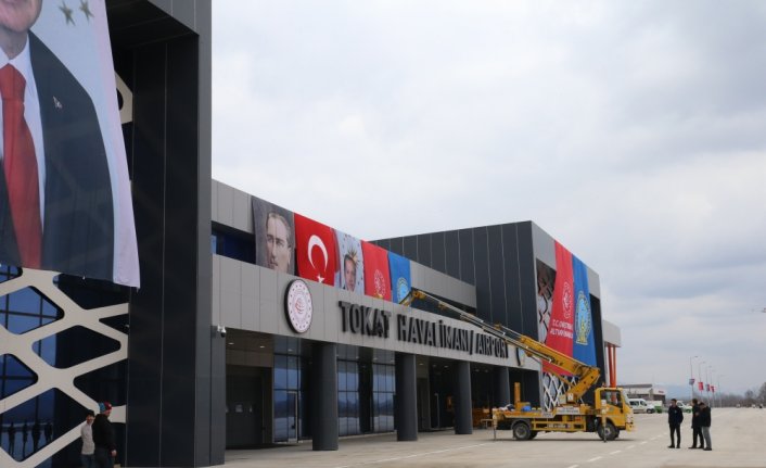 Bakan Karaismailoğlu, tamamlanan Tokat Yeni Havalimanı'nda incelemelerde bulundu: