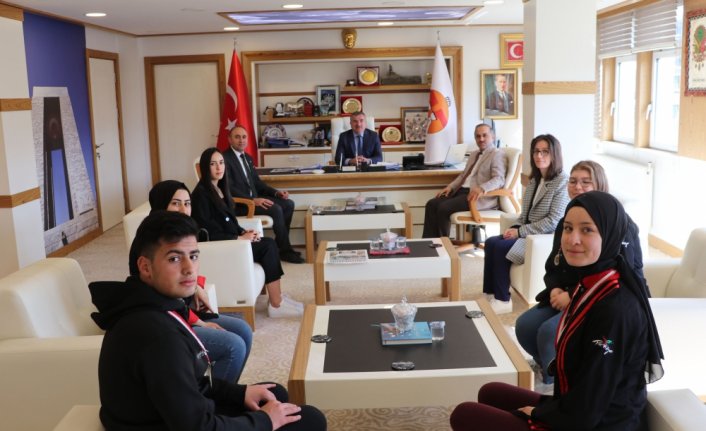 Başarılı öğrencilerden Havza Belediye Başkanı Özdemir'e ziyaret