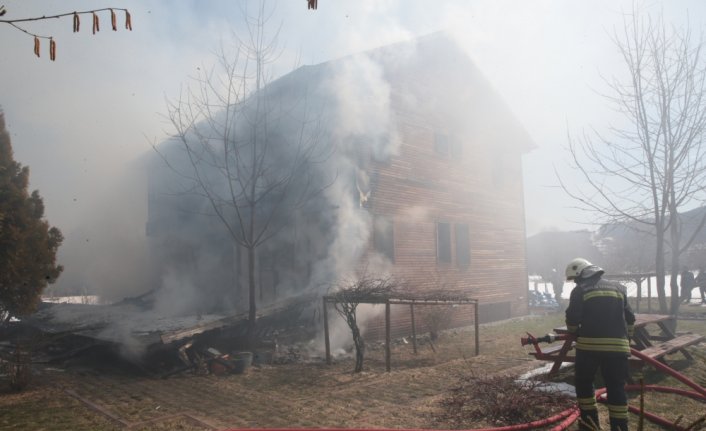 Bolu'da ahşap butik otelde çıkan yangın hasara neden oldu