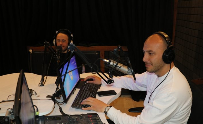 Down sendromlu İstemihan radyoda engellilerin sesi oluyor