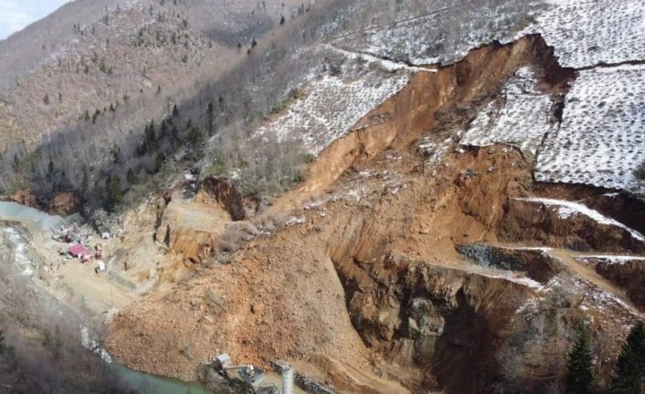 Giresun'da Kovanlık-Aydındere yolu heyelan nedeniyle kapandı