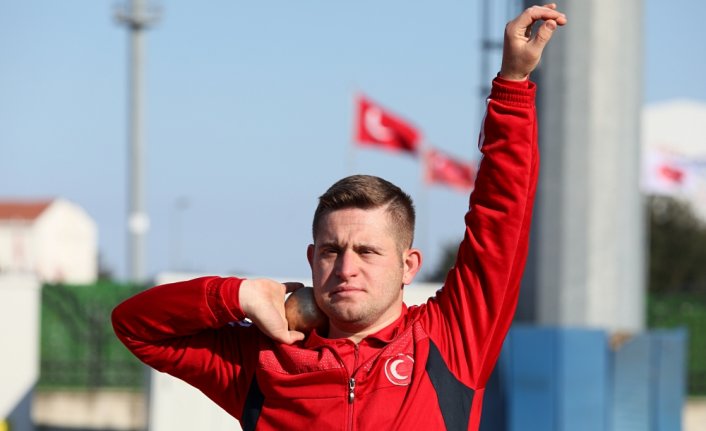 Güllede dünya rekoru bulunan özel sporcu Ali Topaloğlu, özel çocuklara örnek oluyor