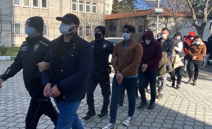 GÜNCELLEME - Samsun merkezli yasa dışı bahis operasyonunda yakalanan 20 zanlıdan 2'si tutuklandı