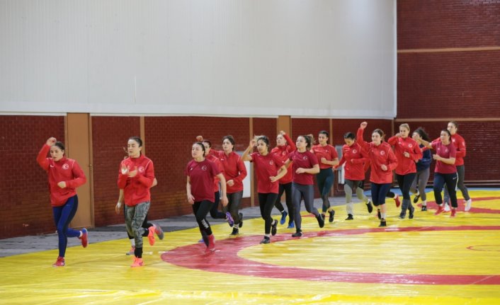 Kadın Güreş Milli Takımı, Avrupa Şampiyonası hazırlıklarını Bolu'da sürdürüyor