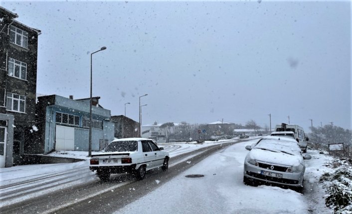 Kastamonu ve Sinop'ta kar etkili oluyor