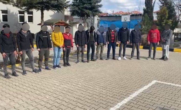 Kastamonu'da 9 düzensiz göçmen yakalandı, 2 kişi gözaltına alındı