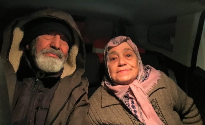 Ordu'da evlerinin yolu kardan kapanan yaşlı çifte belediye ekipleri ulaştı