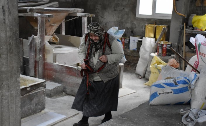 Ordu'da tarihi değirmenin taşını dördüncü kuşak döndürüyor