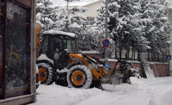 Orta ve Doğu Karadeniz'de 426 yerleşim birimiyle ulaşım sağlanamıyor