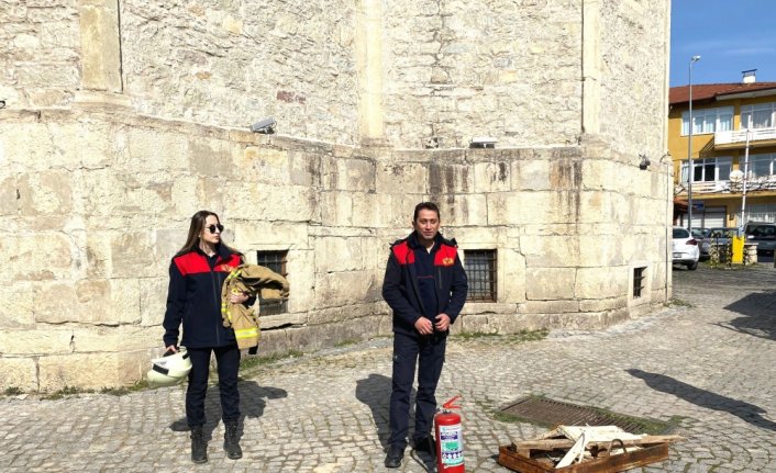Safranbolu itfaiyesi kurumlarda yangın tatbikatlarını sürdürüyor