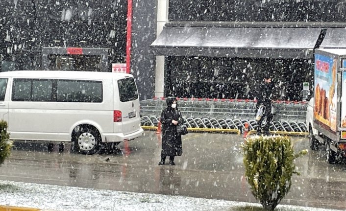 Samsun, Çorum, Tokat ve Kastamonu'da kar yağışı etkili oluyor