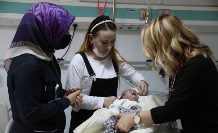 Samsun'da 600 gram doğan bebek hayata tutundu