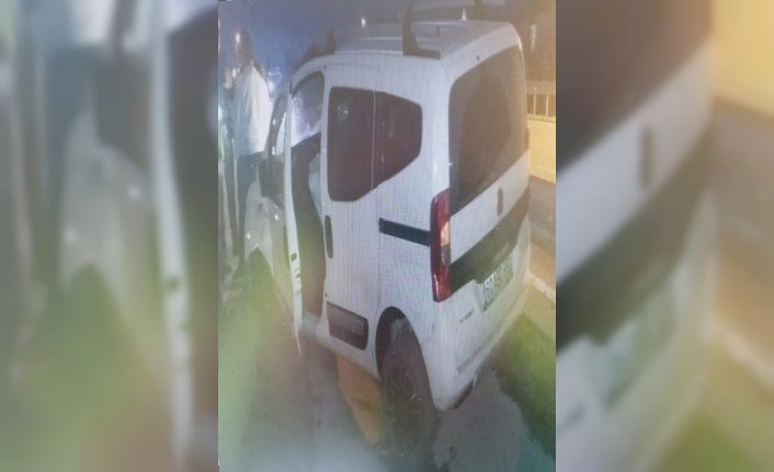 Tokat'ta sulama kanalına devrilen araçtaki kadın ve 2 oğlu yaralandı