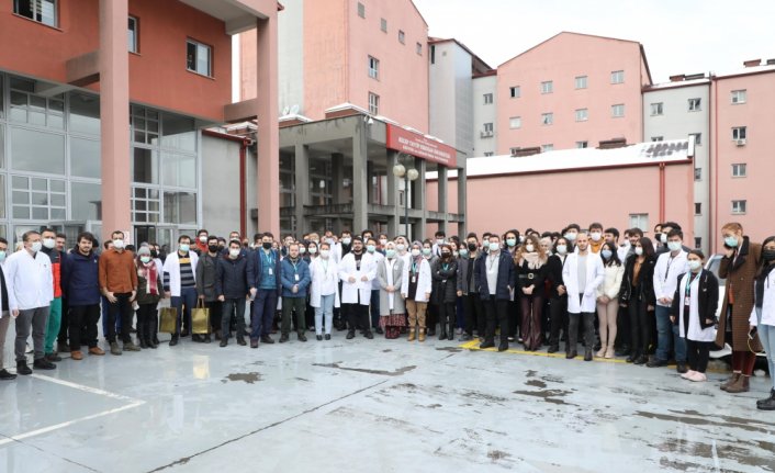 Trabzon ve Rize'de sağlık çalışanları iş bırakma eylemi yaptı