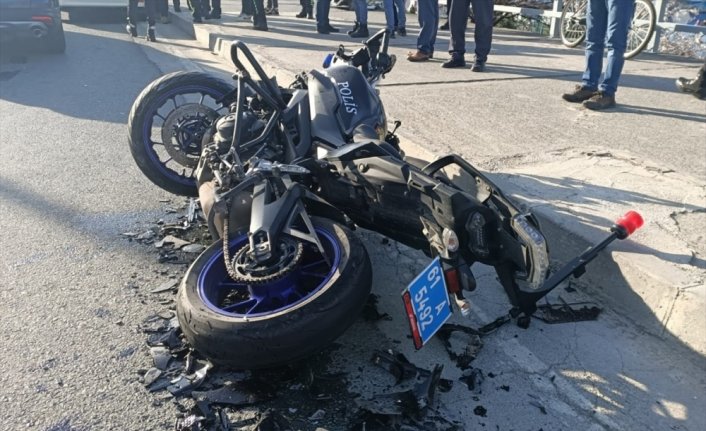 Trabzon'da motosikletli polis, kazada yaralandı
