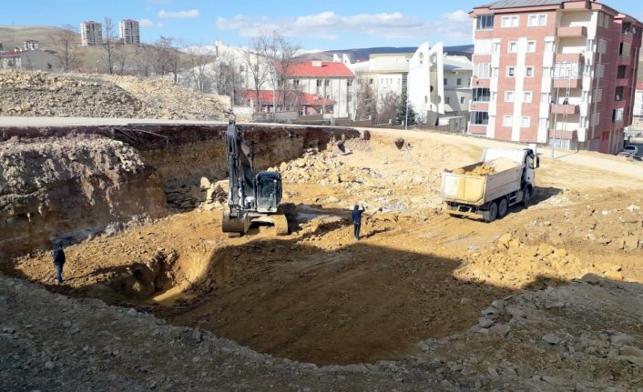 Bayburt'ta hayırseverlerin yaptırdığı iki okulun inşaatına başlandı