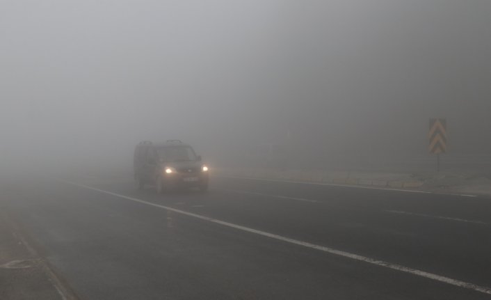 Bolu Dağı'nda yoğun sis ulaşımı olumsuz etkiliyor