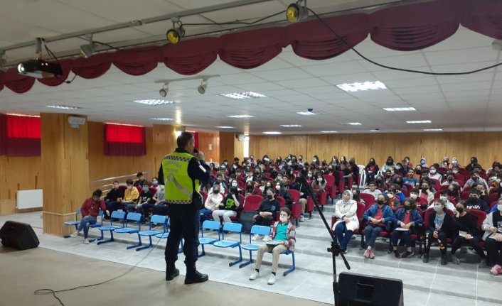 Çorum'da jandarmadan 605 öğrenciye 