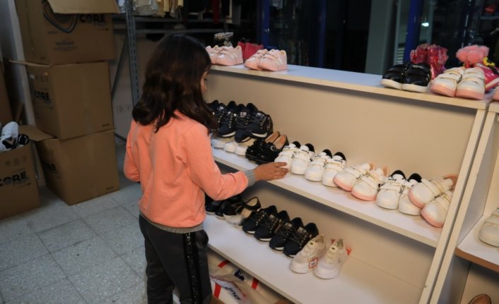 Düzce'de belediye 1500 çocuğa bayramlık dağıttı