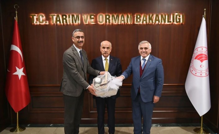 FİSKOBİRLİK Yönetim Kurulu Başkanı Bayraktar, Bakan Kirişci'yi ziyaret etti
