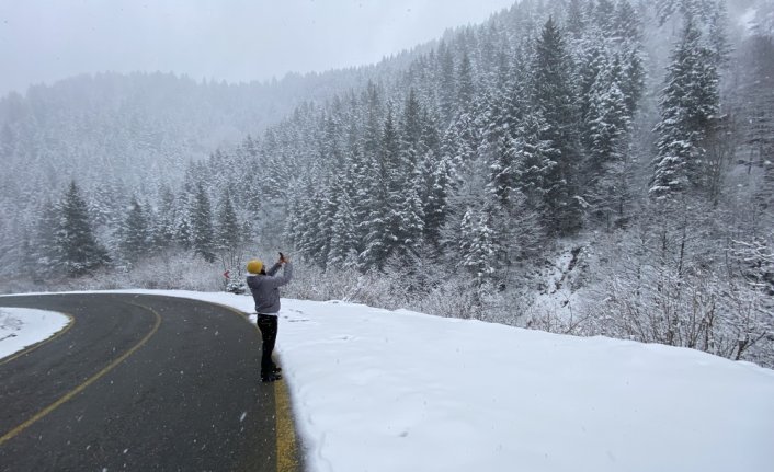 Giresun'da kar yağışı yükseklerde etkili oluyor