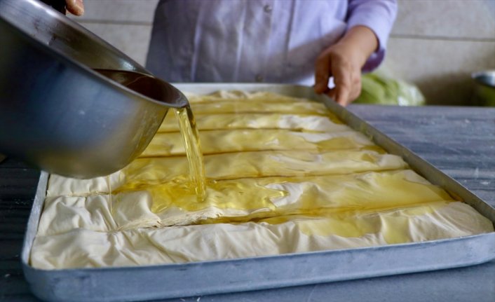Laz böreği Karadeniz'de iftar sofralarını süslüyor