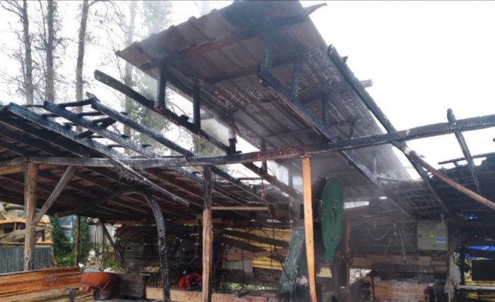 Samsun'da kereste imalathanesinde çıkan yangın söndürüldü