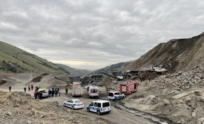 Samsun'da taş ocağında uçuruma devrilen kamyonun sürücüsü öldü
