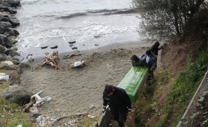 Sinop'ta emekli öğretmen sahilde ölü bulundu