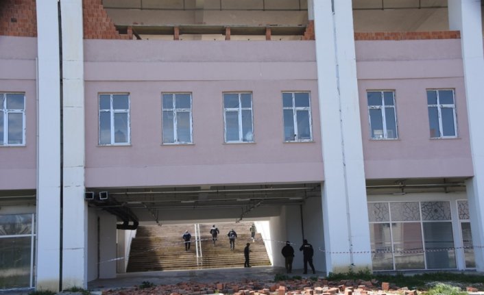 Sinop'ta kafasına tuğla düşen üniversite öğrencisi yaralandı
