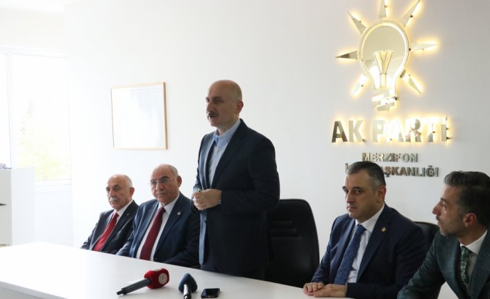 Ulaştırma ve Altyapı Bakanı Karaismailoğlu Merzifon'da partililerle buluştu: