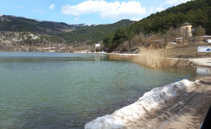 Yeniçağa ve Çubuk göllerinin yüzeyindeki buz eridi