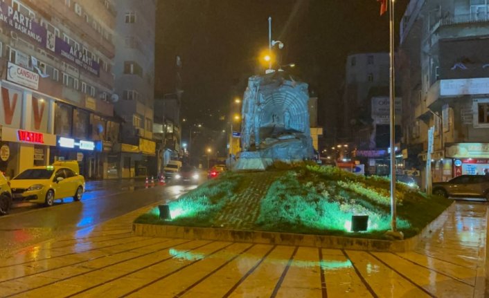 Zonguldak Valisi Tutulmaz, deprem kaynaklı olumsuz bir durum olmadığını bildirdi