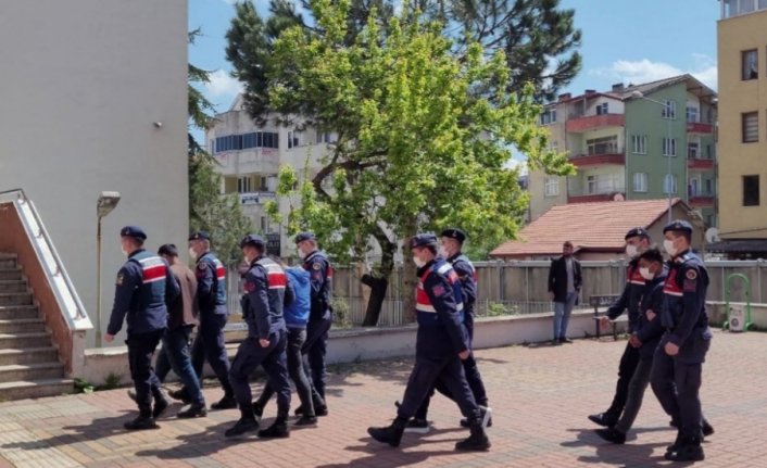 Zonguldak'ta depodaki demirleri keserken yakalanan 4 hırsızlık zanlısından 3'ü tutuklandı