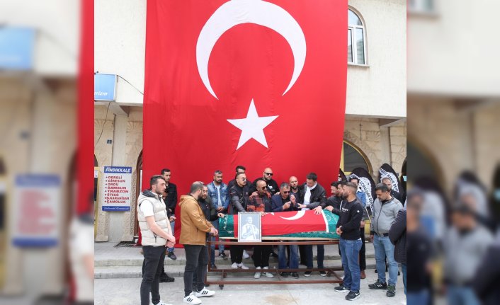 Almanya'da kalp krizi geçirerek hayatını kaybeden boksörün cenazesi defnedildi