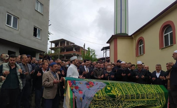 Amasya'da trafik kazasında ölen anne ile kızının cenazeleri toprağa verildi
