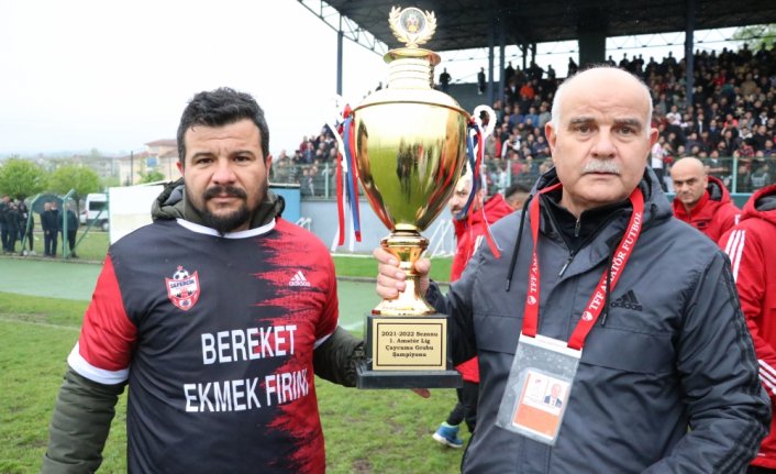 Antrenör baba ile başkan oğlunun şampiyonluk sevinci